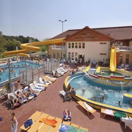 Szuperapartman 佐洛卡罗斯